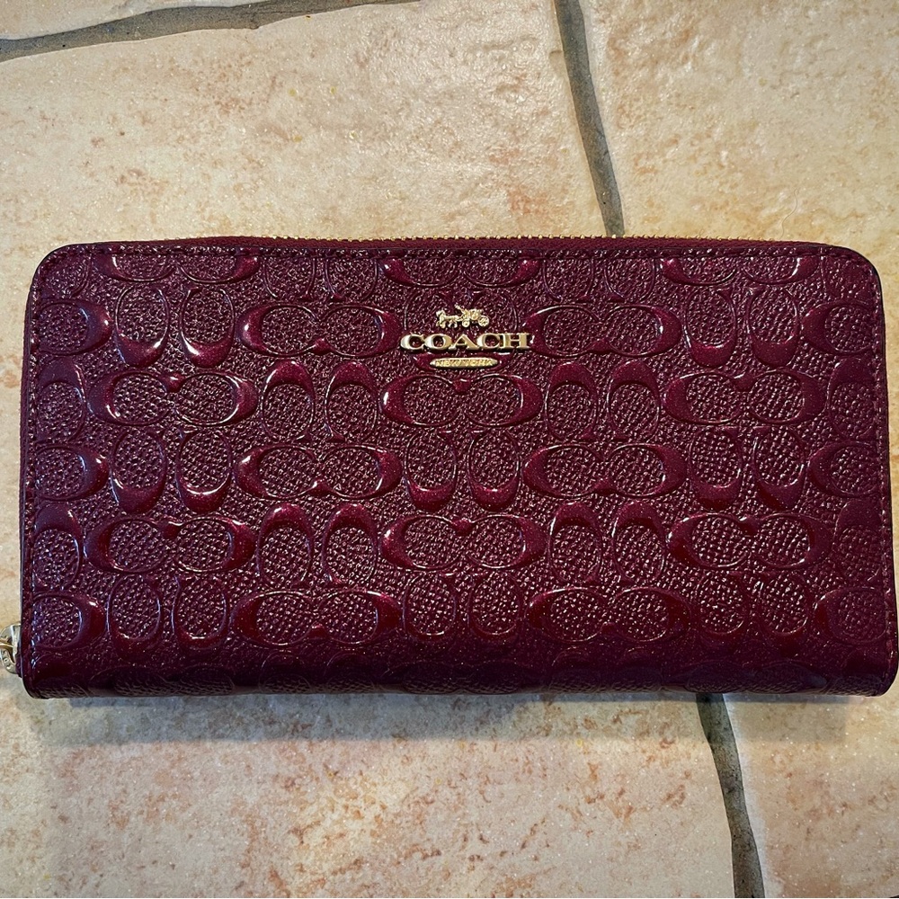 Beautiful COACH full zip wallet!